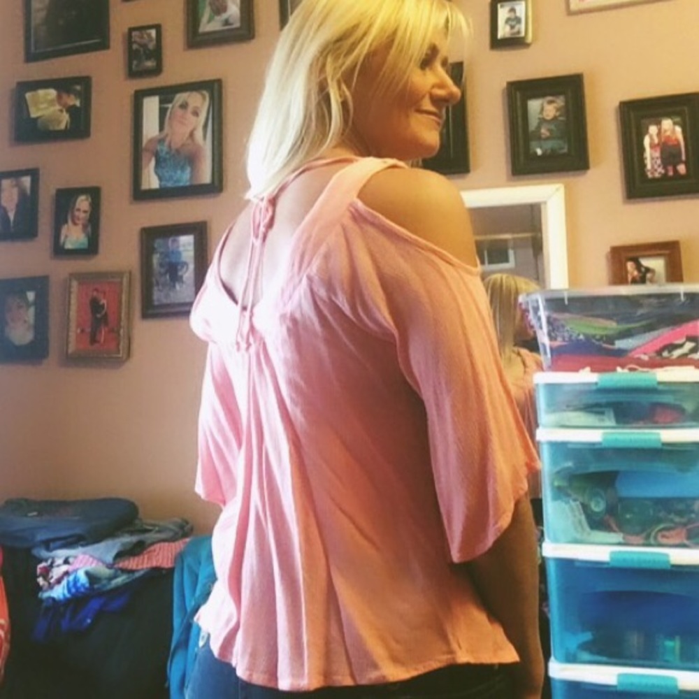 3/4 sleeve cold shoulder top - Picture 2 of 8